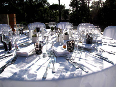 La Table est dressée avec Commis D'Office Traiteur à Capbreton